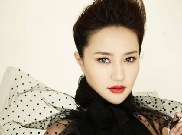 参观韩雨芹住的豪宅，嫁入豪门你的她，如今连喝白开水都拿红酒杯