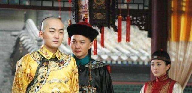 和珅权倾朝野，为何对嘉庆却毫无抵抗之力？揭秘清朝权力运转逻辑