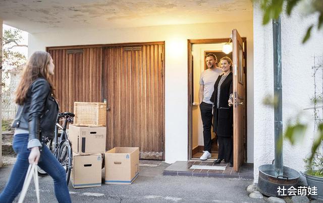 刚把入户门改为外开，就被物业罚3000？我花钱买的房，凭啥不能改