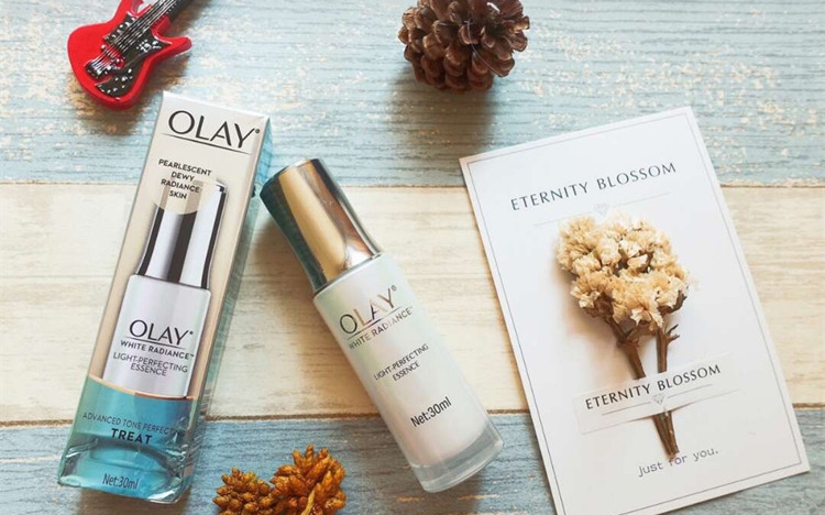 黄黑皮逆袭！美白精华助攻发光肌