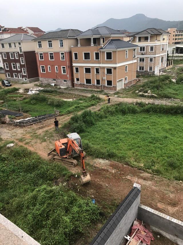 回一趟農村，以前的鄰居們都是樓房和別墅，羨慕死了！