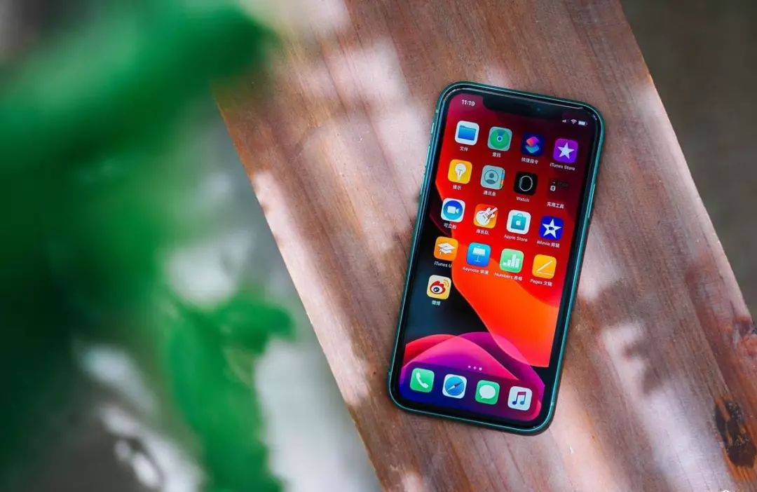 iPhone11S全面曝光：Oled+屏下指纹+高通基带，库克这次终于妥协！