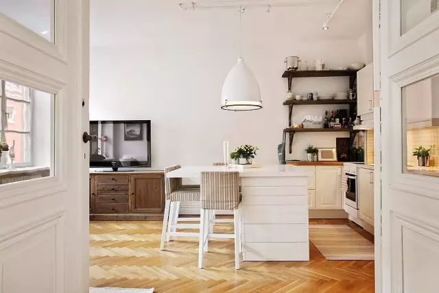 国外47平的单身公寓，文艺范的装饰非常喜欢！