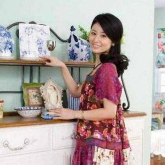 林心如晒出自己家豪宅，卧室都是全粉色的，43岁还像个少女一样