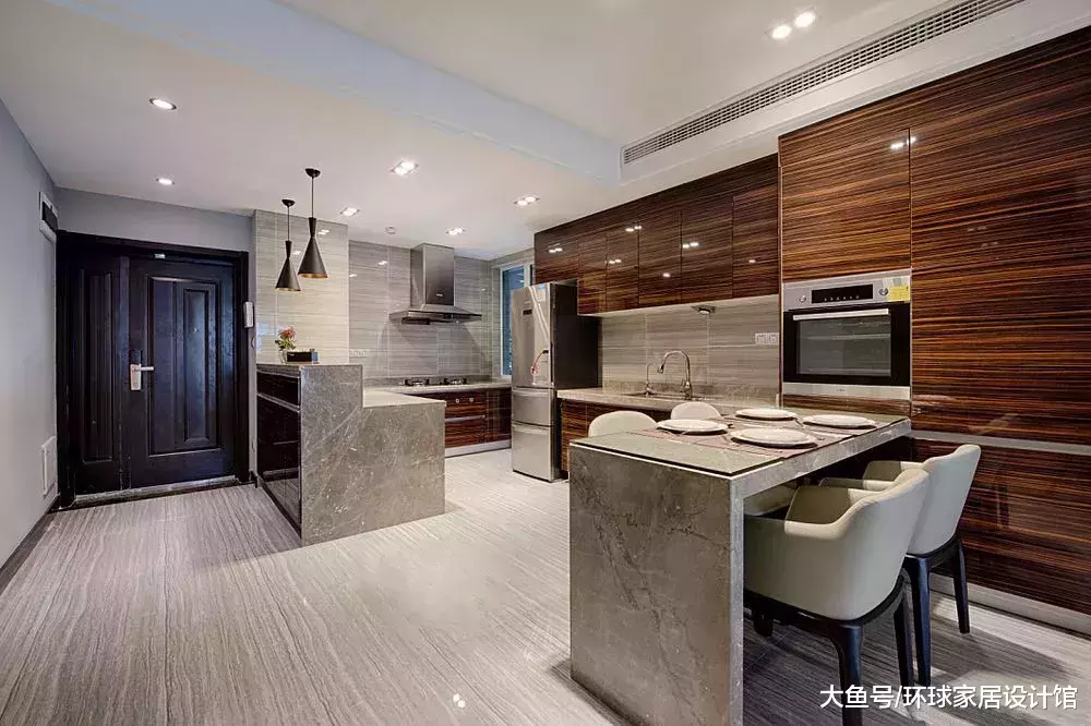 美到心坎里！130㎡現代簡約風，客廳這么裝才有范兒！