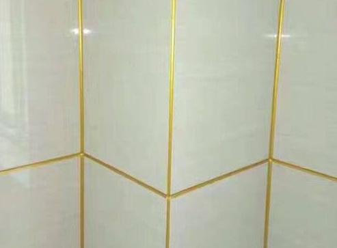 瓷砖美缝，老婆坚持要用土豪金，还说金光闪闪最好看，晒晒！