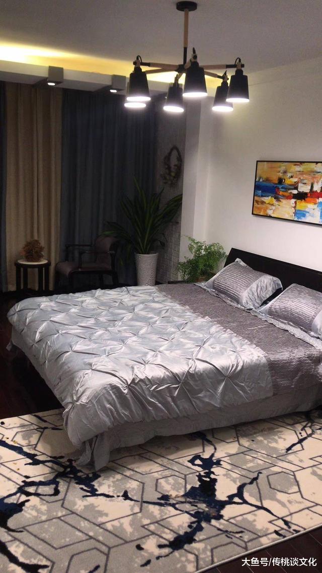 南京中央门商圈，小市地铁口136平米跃层楼，报价320万，贵吗？