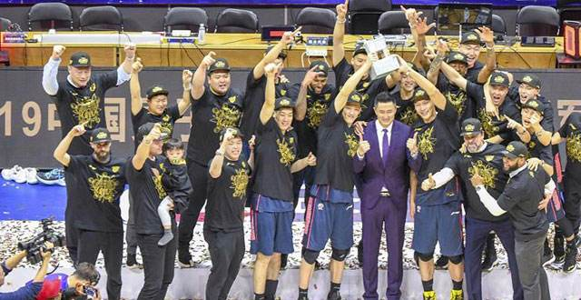 关于篮球的那些事——胡明轩加入广东队第二年夺冠，他是幸运的