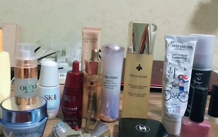 皮肤科医生警告：这样混用大牌护肤品，你的皮肤不差谁差