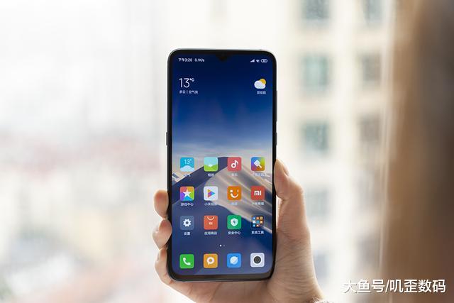 雷军终服软，小米9一夜开启“清仓价”，网友：还是买太早！