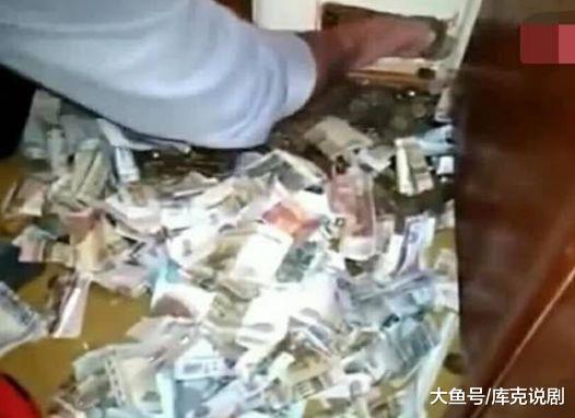 小伙在租房内安装插排，意外发现墙角是空的，打开一看却眼前一亮