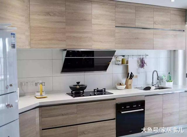 厨房装抽烟机太过时了, 如今大家都装这种, 看完真想拆了我家的