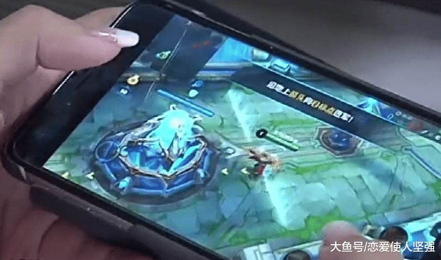 男子给孩子取名王者荣耀，小孩子都知道是游戏不能当名字！