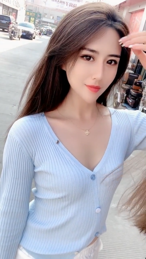 尖下巴的小姐姐，这脸型太完美