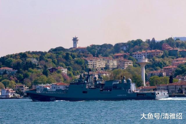 俄舰返航途中突然掉头，一个回马枪穿越海峡，美措手不及连呼阴险