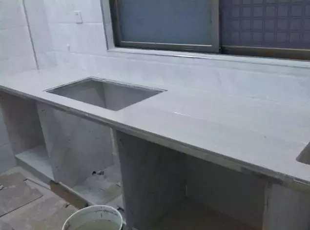 老公坚持瓷砖砌橱柜，省了几千块，邻居看后求老公帮忙砌一个！