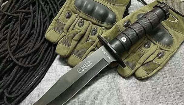 特种兵丛林作战必备三把军刀，第三种军刀上班族挥不动！
