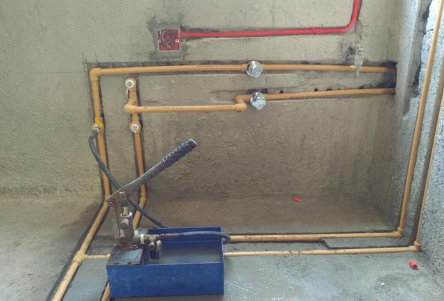 水电改造换了新水管，入住后竟漏水了，老师傅：这个才是罪魁祸首