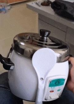 爆笑段子：刚才接到电话问我“方便面是吗？”我还火腿肠呢