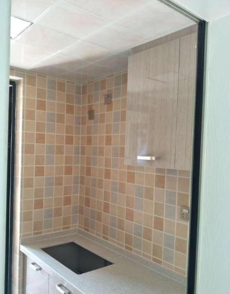 3个月硬装结束，刚打扫完卫生就很漂亮了，尤其电视墙很特别！