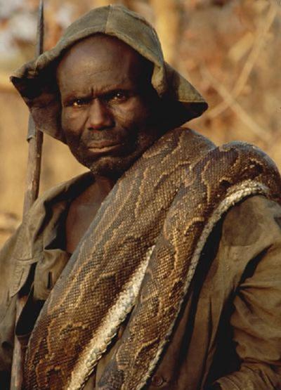 惊险！看看非洲土著人是如何捕捉巨蟒的