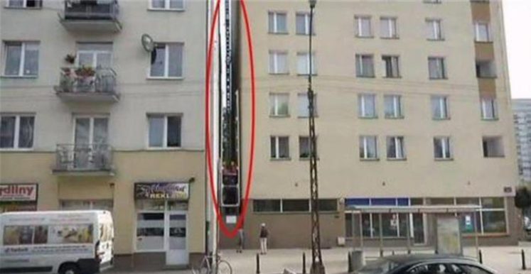 【】两楼夹缝中的“豪宅”： 面积仅有5平米， 装修却很牛