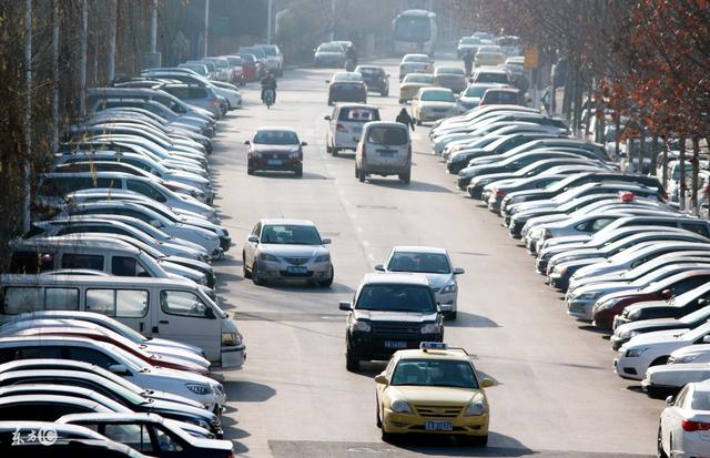 开发商扬言：停车位属于谁也没有用，我说收费就收费！