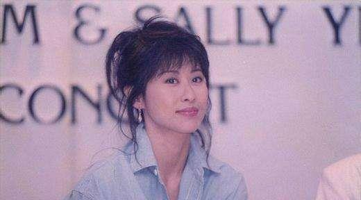 因《潇洒走一回》爆红，曾“撬”走朋友丈夫，后被老公宠上天