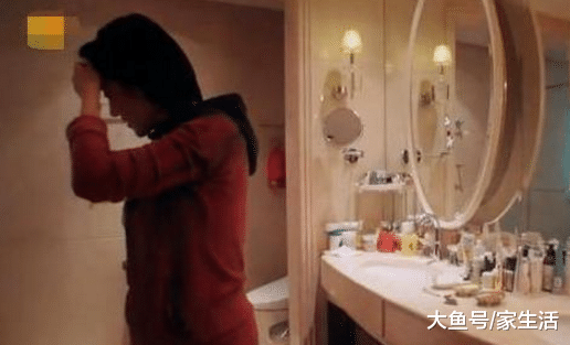 晒晒许晴如今住的豪宅，内部布置跟皇宫一样，楼顶还有观景阳台