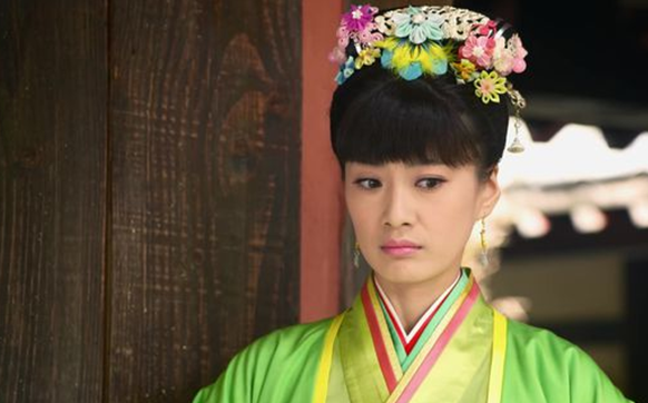 本该是最令人艳羡的贵女，却平添些许酸痛，她是杨丽华