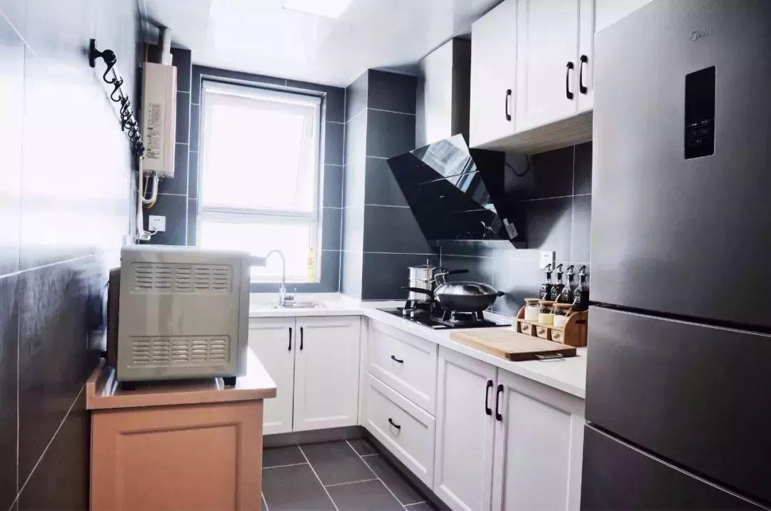 厨房安装白色橱柜就是大气, 难怪这么流行!