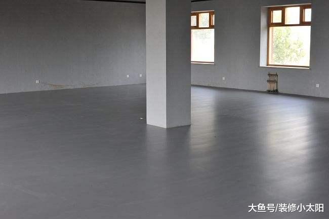 家里万万不要铺瓷砖了，如今流行铺全屋水泥，既美观又省钱