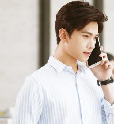 杨洋为拍戏剃光头，带假发上节目被吐槽，微博5字回应让人心疼！