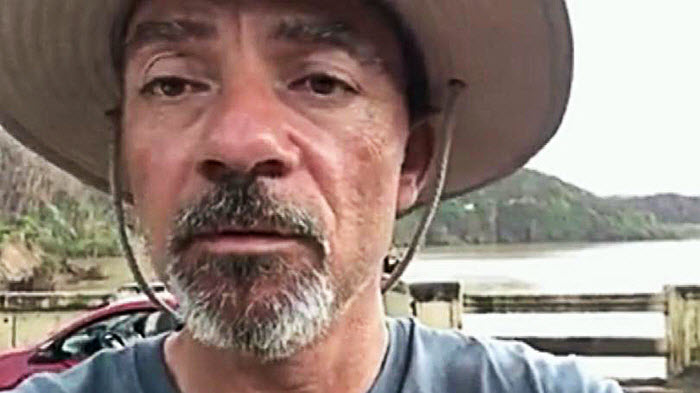 国外一卡车司机自费拯救灾难中的宠物，至今已挽救数百条生命