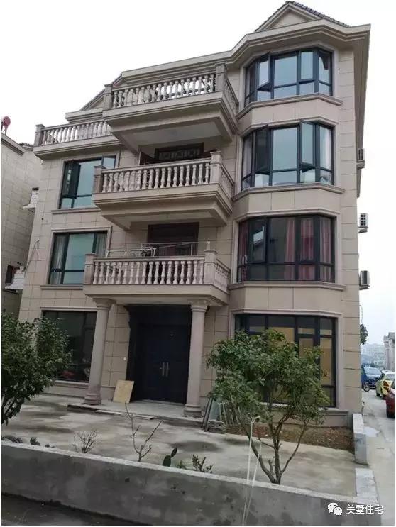 70后的他回乡建了栋别墅，主体加装修100万，邻居都很羡慕