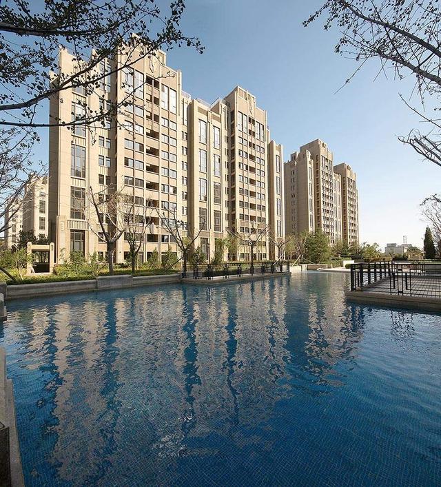 以前买房是最快的致富途径，房价还会涨吗？今年房价是稳中有降