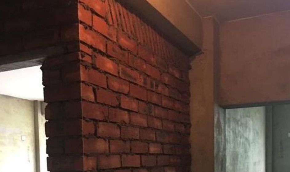 砌个新墙，师傅却要300块一平，并说他用的红砖别人都买不到