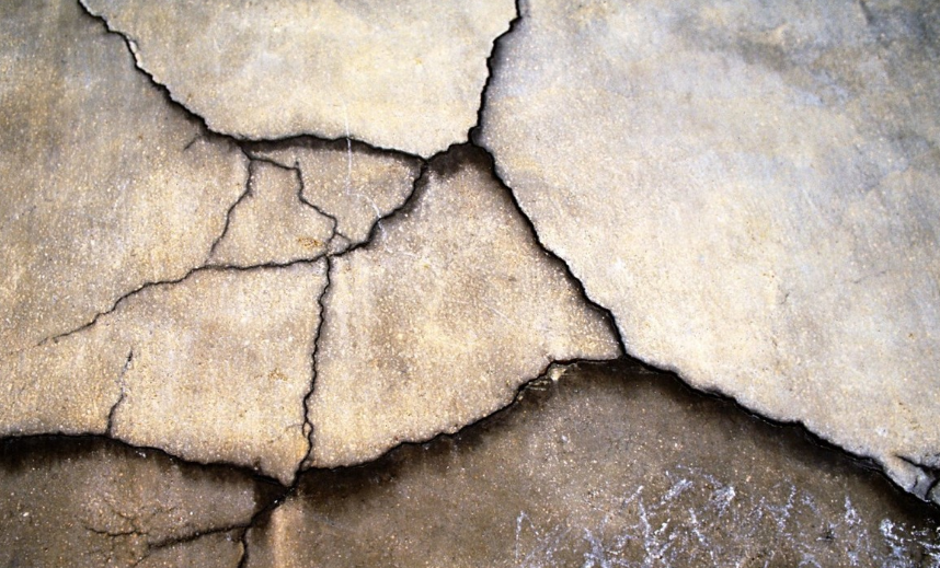 农村自建房混凝土为什么容易出现裂缝？怎么才能减少混凝土裂缝？