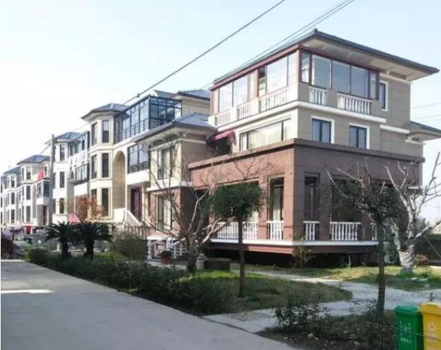 90后回乡盖别墅，统一规划，村里清一色的别墅，比城里生活舒服！