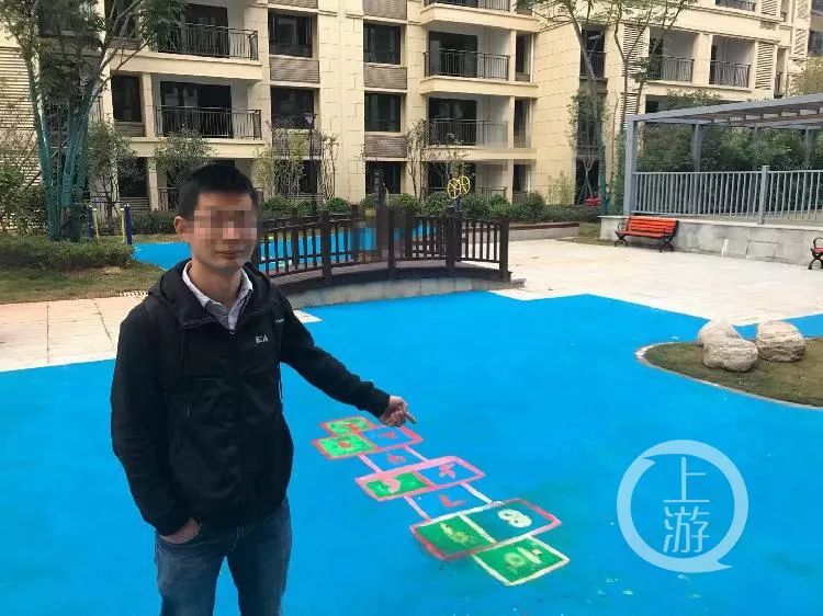 话题丨奇葩!长沙一楼盘人工湖竟是塑胶做的,开发商这样回应...