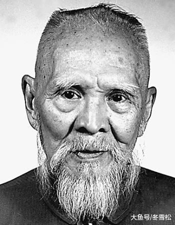 他是著名的黑老大，却站上了开国大典的城楼上，连美国的总统都给他当律师