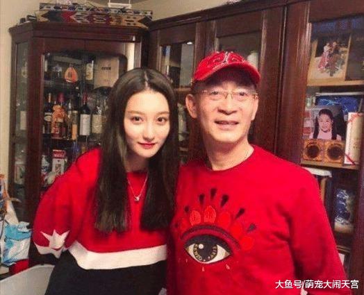 六小龄童28岁女儿为何至今未嫁？当看到她长相后，网友：谁敢娶啊？