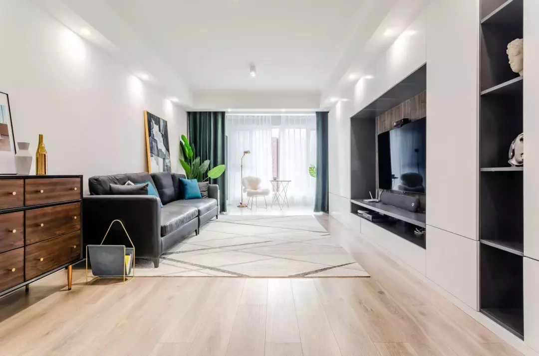 120平的現代簡約風三居室，喜歡玄關的六邊磚設計