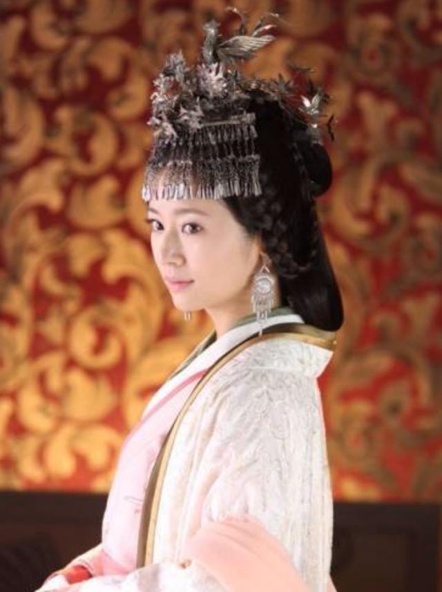 她是父母的掌上明珠，也是宇文勇的最爱！