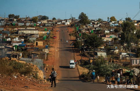 中国援助非洲多年，关系到底有多铁？看看当地美女的举动就知道了！