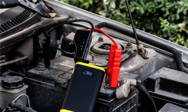 『』汽车熄火以后，不要做4件蠢事，很多新手司机不懂，直接电瓶报废