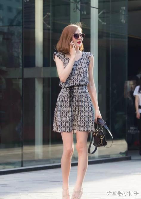 性感连衣裙散发高级美感