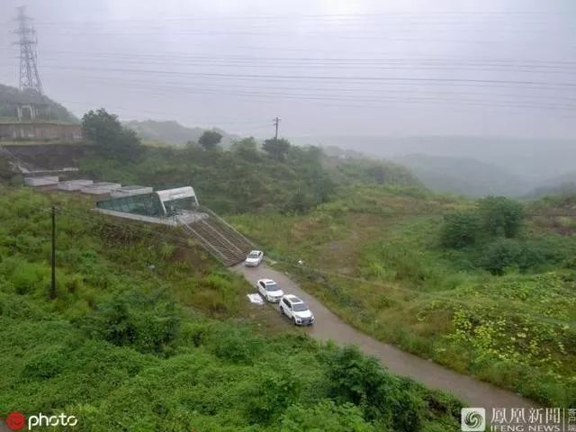 重庆又现最荒凉地铁站，周边是荒地和乡村公路，不是曹家湾！