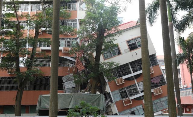 深圳楼塌房价反涨100万，购房者买房等拆迁! 律师提醒需谨慎