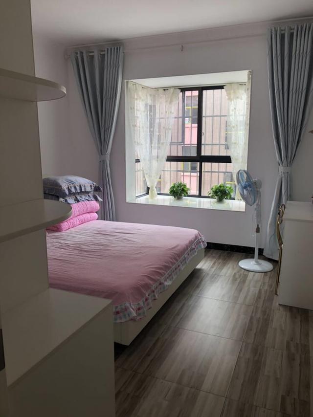 24岁终于拥有属于自己的房，10万穷装，闺蜜来参观直言非常羡慕我